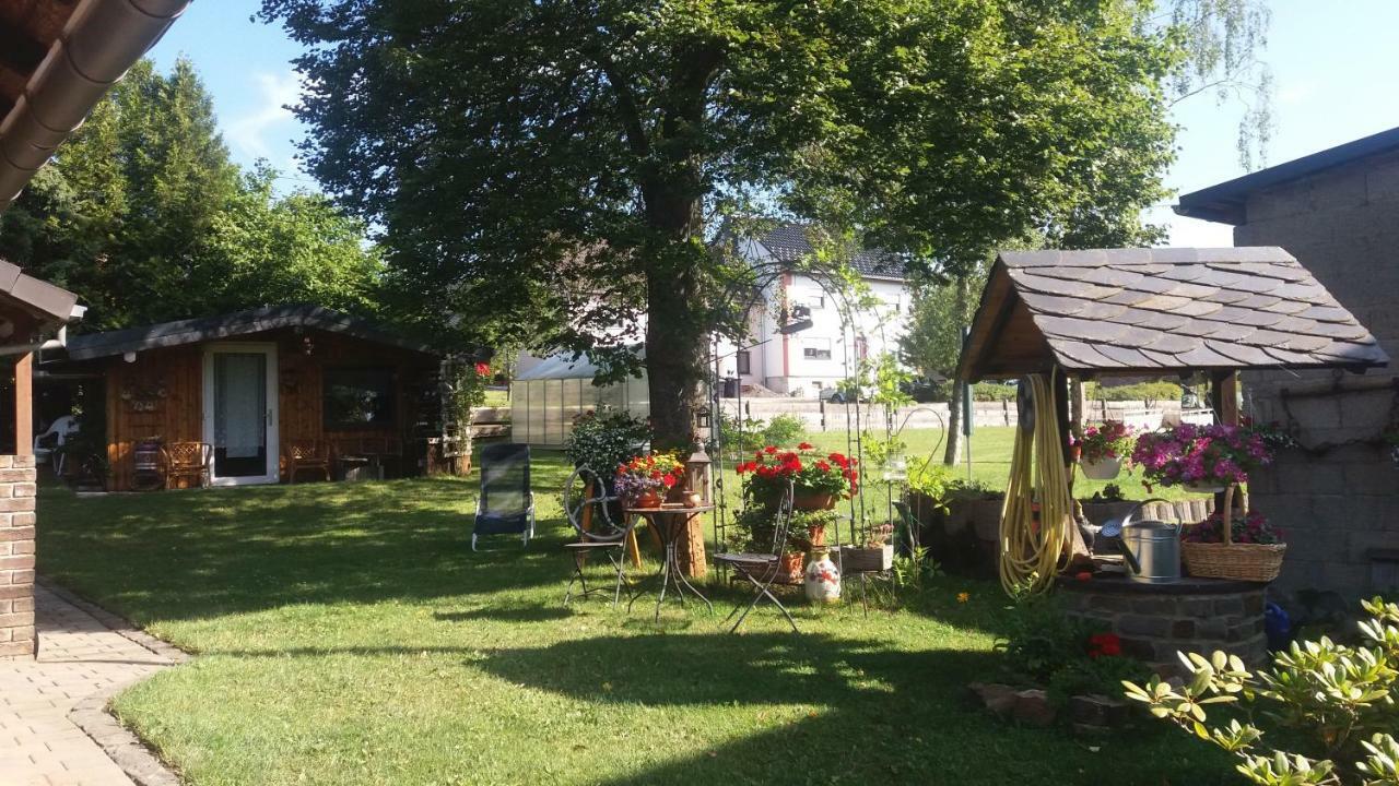 Ferienwohnung Virginija Ditscheid Bagian luar foto
