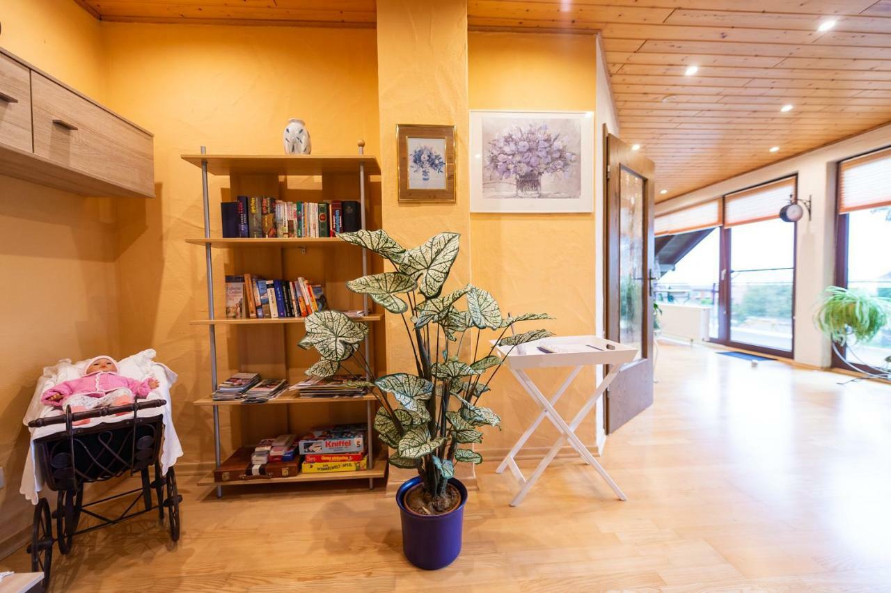 Ferienwohnung Virginija Ditscheid Bagian luar foto